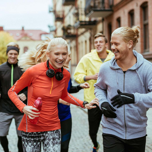 Quando a temperatura desce, as precauções aumentam. Treinar para uma maratona em situações geladas requer novas estratégicas. Protege-te! | Artigos | GoldNutrition