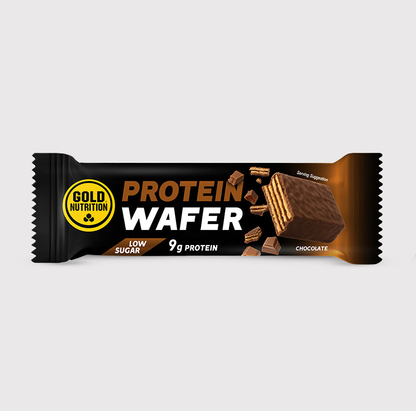 Barra de wafer de proteína GoldNutrition com recheio de chocolate, com camada crocante e sabor rico em proteína.