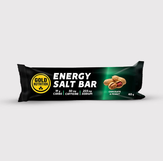 Barra energética GoldNutrition Energy Salt Bar sabor chocolate e amendoim, com 19g de hidratos de carbono, 50mg de cafeína e 203mg de sódio, embalada em fundo preto e verde.
